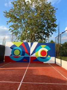 beschilderde tennis oefenmuur muurmasters bij lockhorst tennis en padel