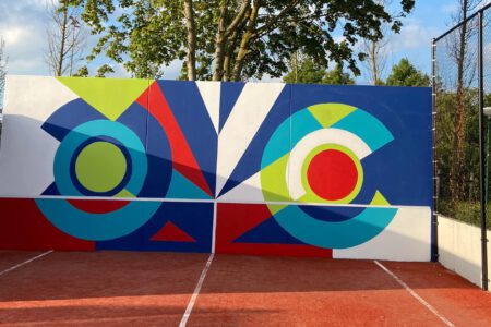 beschilderde tennis oefenmuur muurmasters bij lockhorst tennis en padel